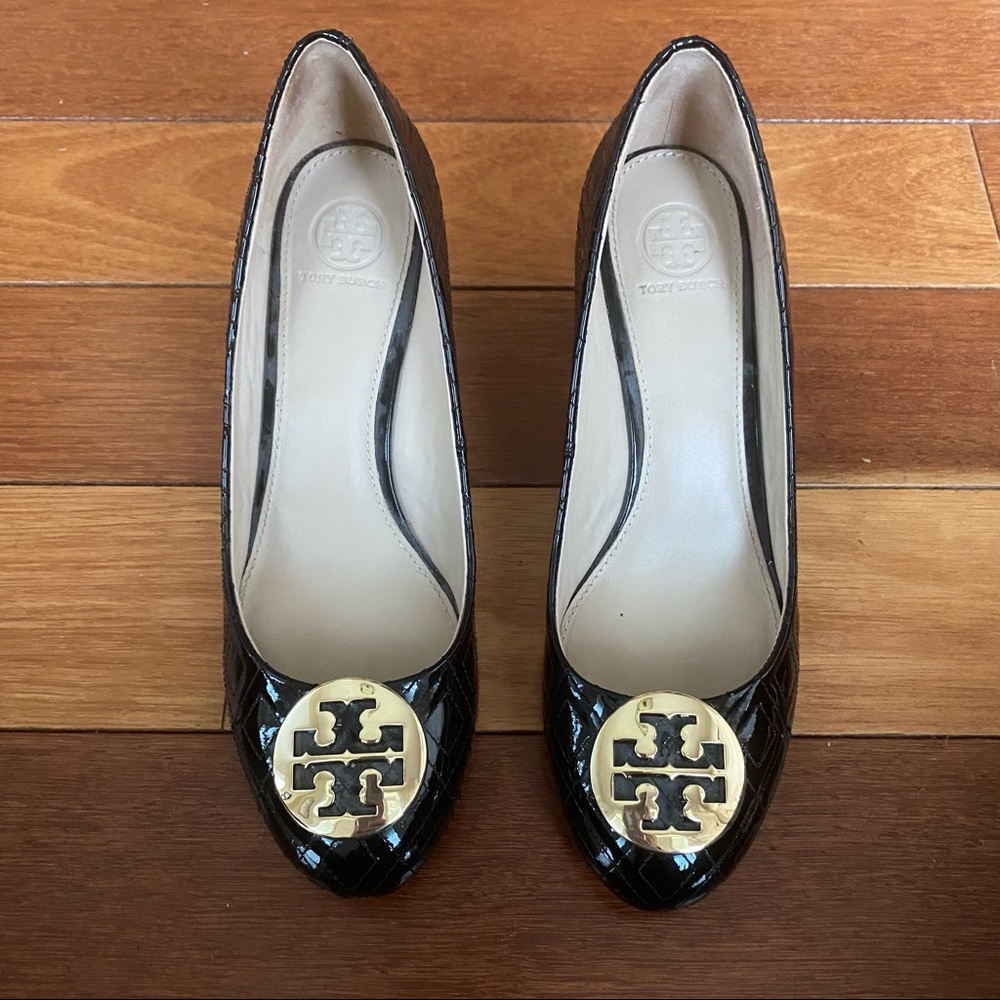 Tory Burch Black Quilted Patent Leather Quinn Wedge Sz 8